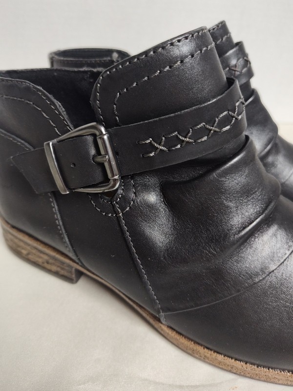 Black Boots With Strap And Buckle Abby Earthshoes
