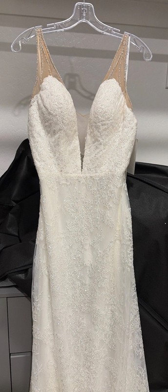 Brand New never worn L’Amour wedding dress size 10 in Ivory.