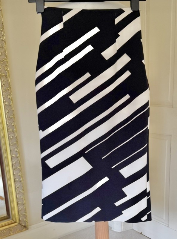 Zara Stretch Monochrome Midi Skirt Size XS Black/Ivory Occasion Events Wedding