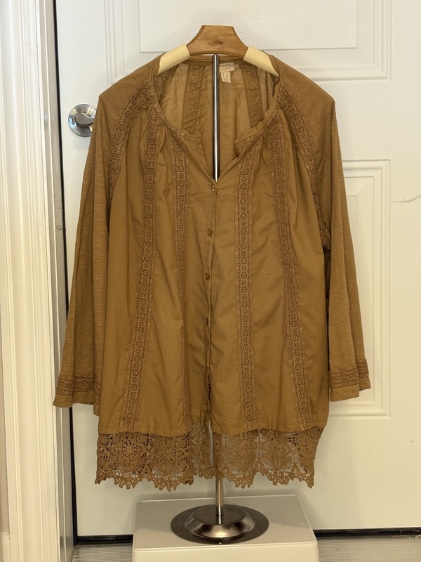 Women’s Logo Lavish Woven Button Frton Top with Lace Trim in Brown 1XL