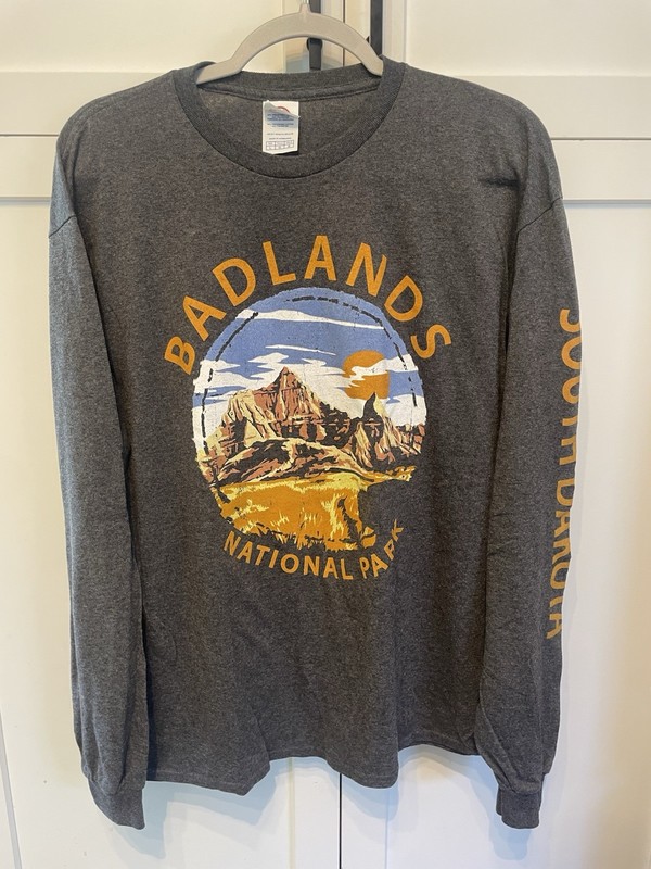 Badlands National Park Graphic Gray Long Sleeve T-shirt South Dakota USA Large