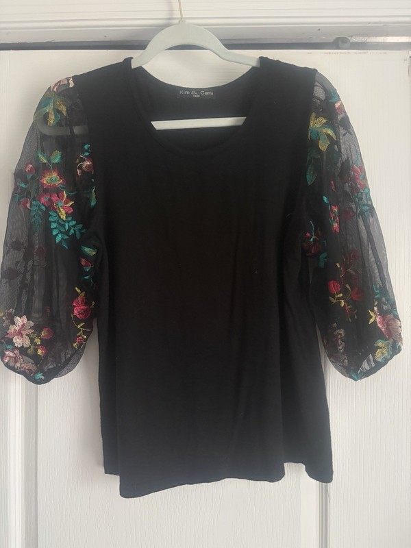 Kim & Cami Womens Top Size S Black Floral Embroidered Mesh Sleeves Button Up