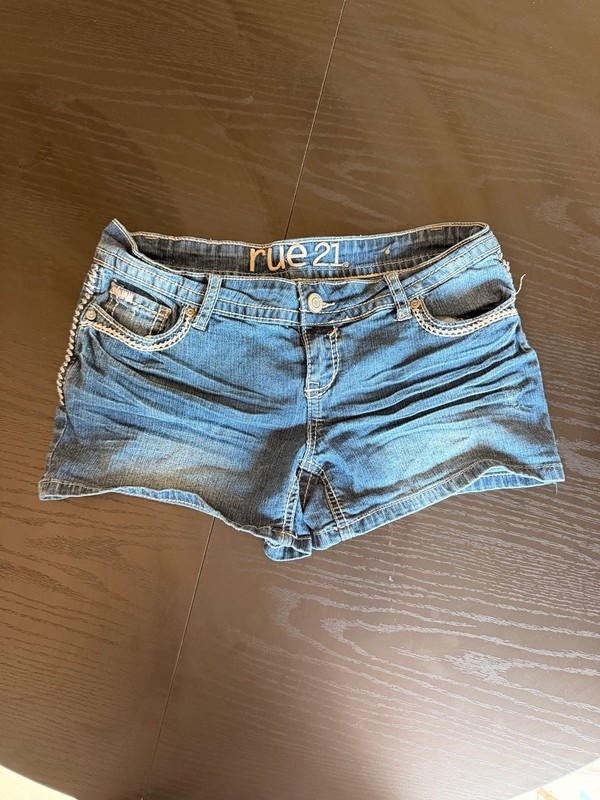 rue21 Embroidered Flap Pocket mini Jean Shorts Size 3/4