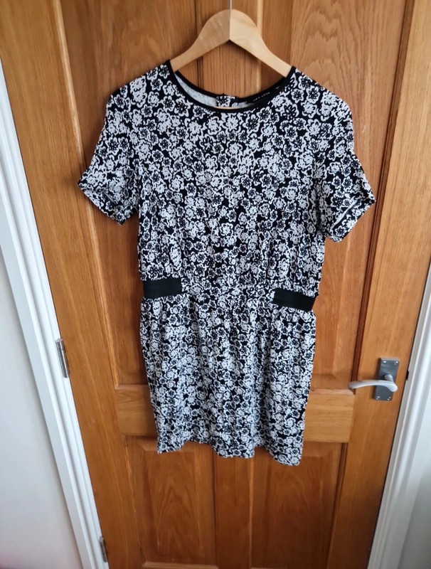 New Look Dress Size 12 Black White Floral Monochrome Casual Stretch Day Dress