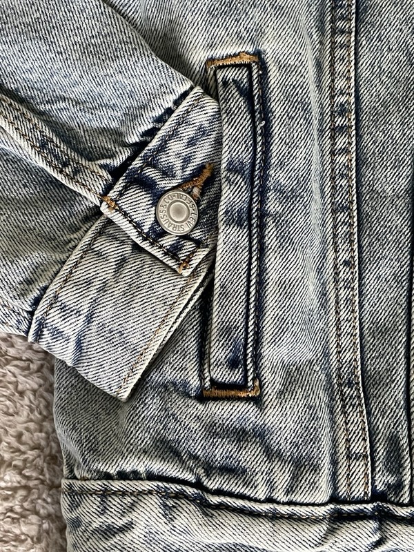 NWT Levi's Premium Women's Sz M Original Trucker Denim Blue Jean Jacket Pockets gallery