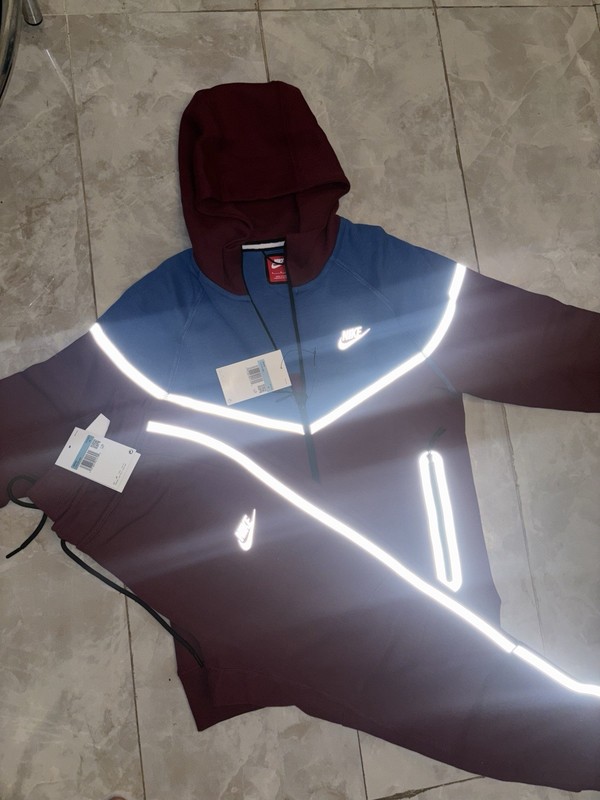 Brand New Nike Tech Fleece Set with Reflective Accent Full Set Medium gallery