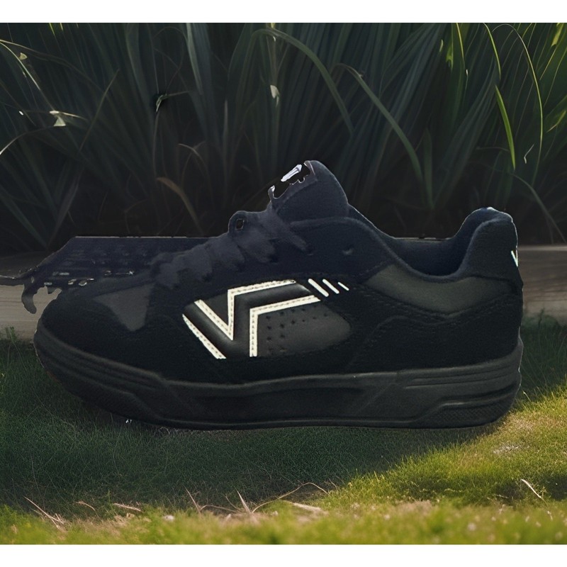 New Men’s Size 9 Vans Upland Black White Skate Shoes VN000D25B8C
