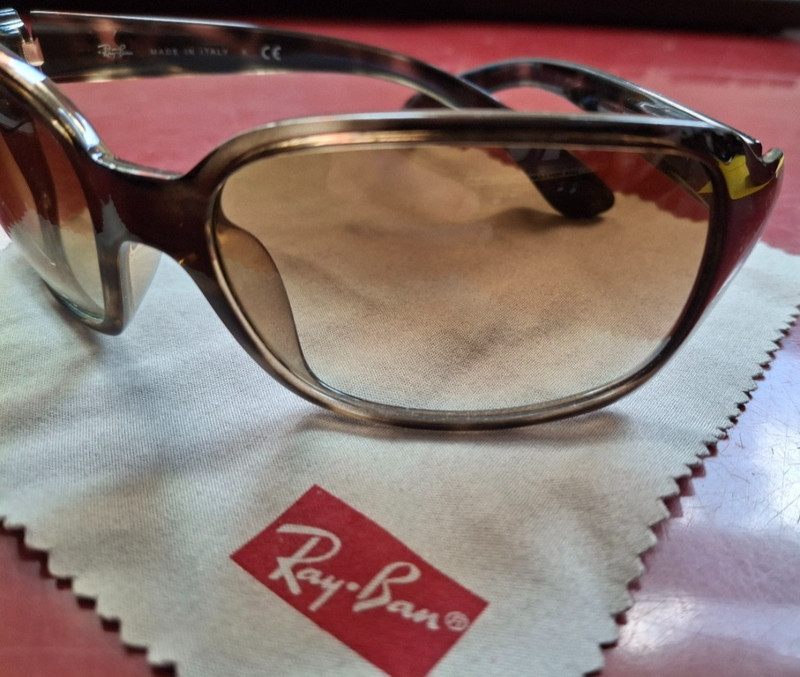 Genuine Ladies Ray Ban RB4068 Highstreet 731/51 2N Case Cleaning Cloth Sunglasses