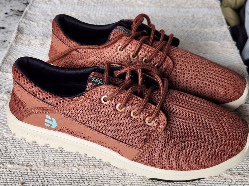 mens 7.5/womens 8.5 etnies scout shoe. Brand new, never worn