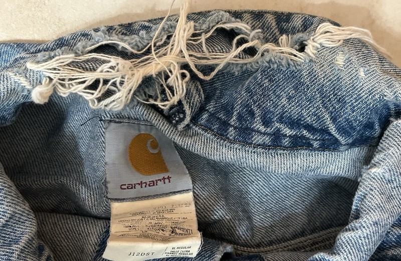 VINTAGE CARHARTT DENIM JACKET J12 DST LIGHT WASH BLUE TRUCKER 90s SIZE XL gallery