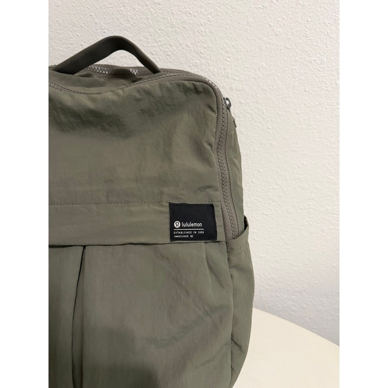 Lululemon Everyday Backpack 2.0 Sage Green 23L gallery