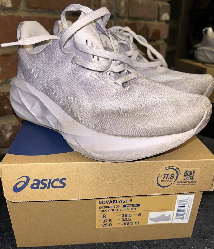 Women’s ASICS Novablast 5 in Dusk Violet/Lac Hint Size US 8