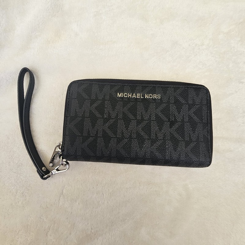 Michael Kors 35F8STVW9B Women’s Jet Set Travel Multifunction Phone Wallet -Black