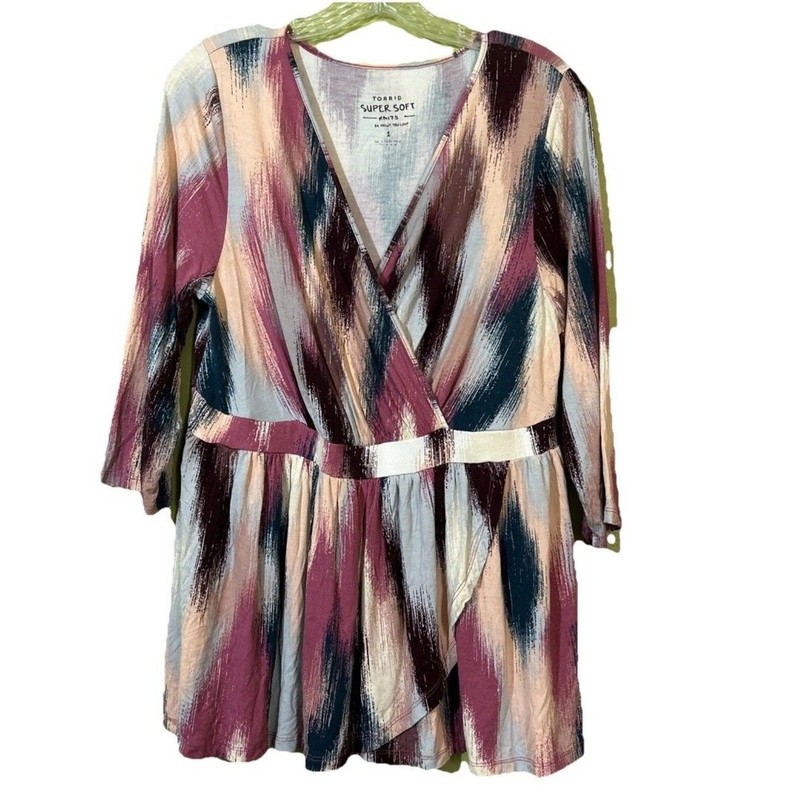 Torrid 1 Top size 1X Surplice Babydoll ikat vneck soft Multi Knit stretch