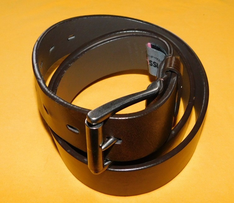 MEN’S SWISS GEAR BROWN GENUINE BONDED LEATHER BELT SIZE L ( 36-40″ ).