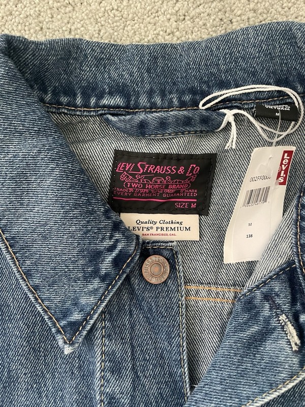 LEVI'S Medium Blue Premium Trucker Jacket Denim Inner Pockets I Know You Know gallery