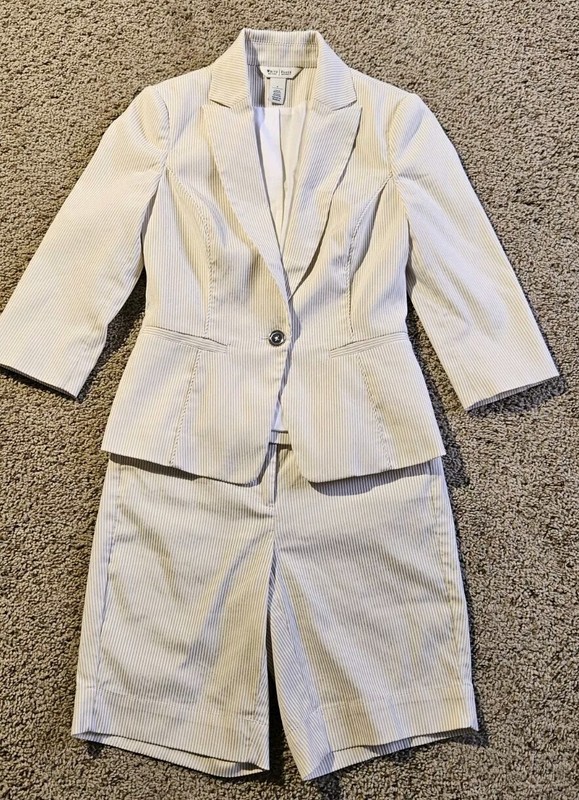 WHBM Womens Suit SIZE 0 Jacket Shorts Be8ge White Belt Loops Career Cotton