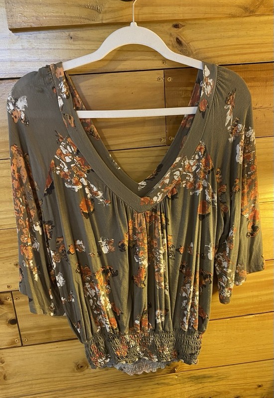 American Rag Cie Green Floral Blouse Junior’s L V-Neck Dolman 3/4 Sleeve