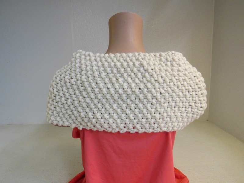 Handcrafted Owl Cowl Cream Textured 80% Acrylic 20% Wool Female Adult gallery