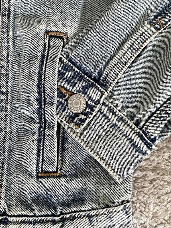 NWT Levi's Premium Women's Sz M Original Trucker Denim Blue Jean Jacket Pockets gallery