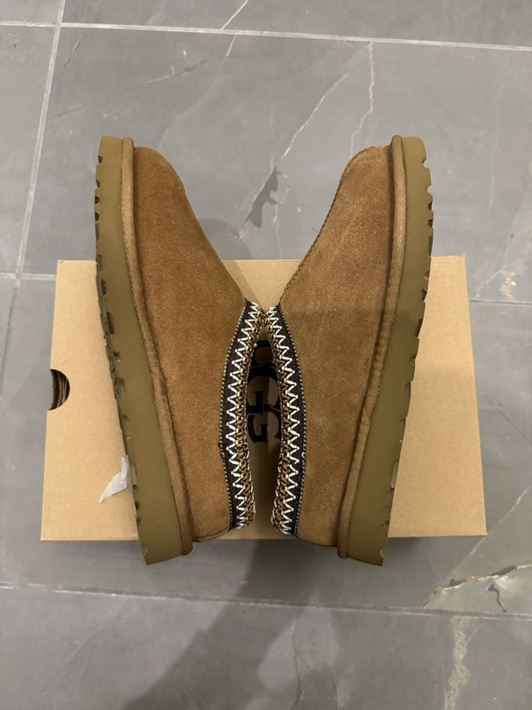 UGG Size 8 Women's Tasman Slipper - Chestnut gallery