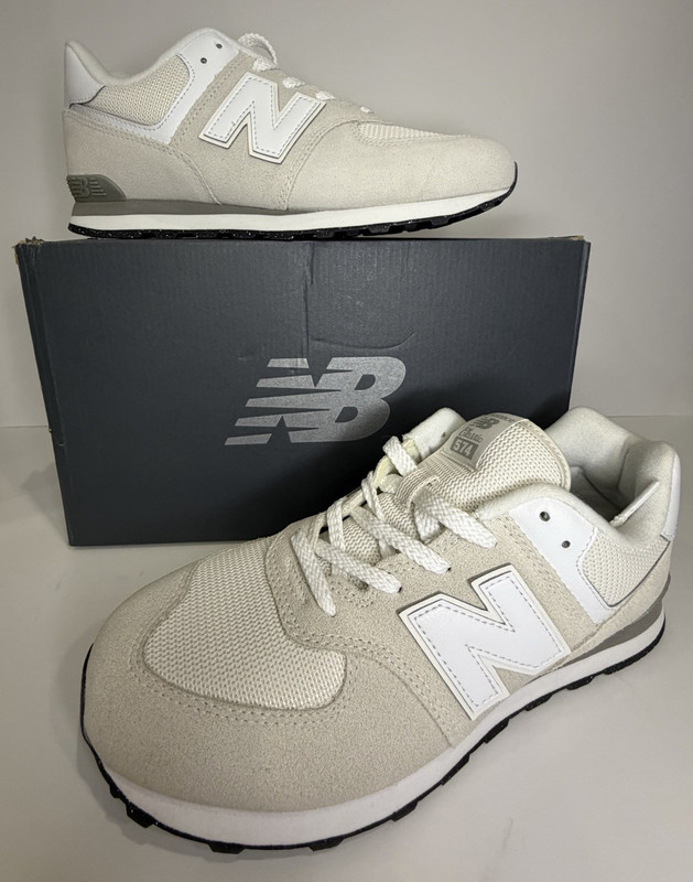 New Balance 574 men’s Gray/White Low Top Lace Up Suede/Mesh Sneakers size 7