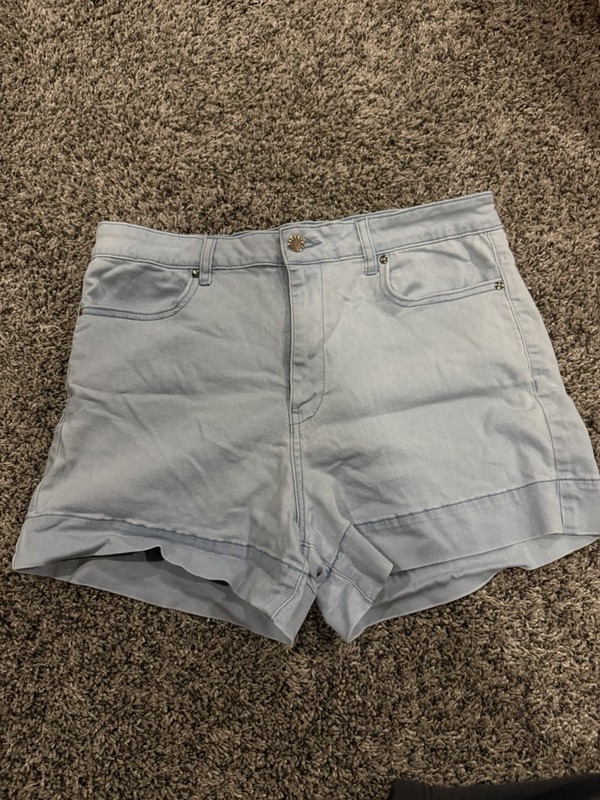 Forever 21 Women’s Denim Shorts 30 Light Wash Light Blue Cuffed 5-Pocket