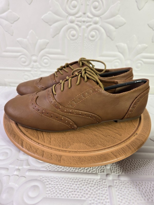 Ollio Women’s Classic Lace Up Flat Heel Oxford Shoes (Brown)-Multiple US Sizes