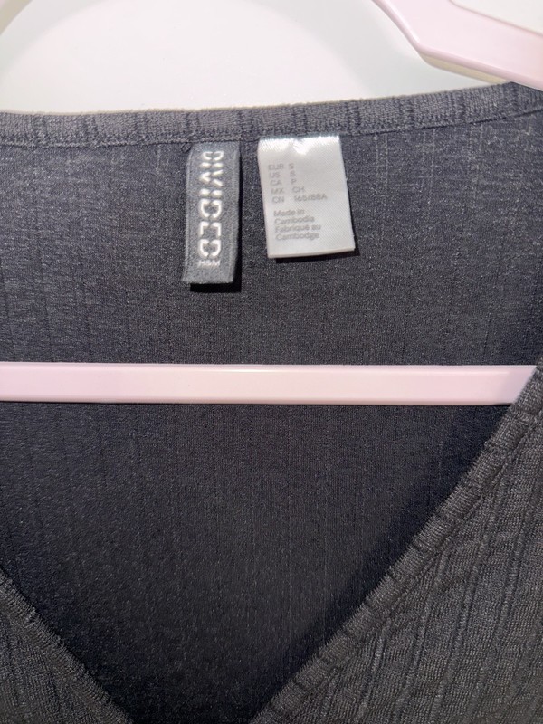 H&M Black Cotton Ribbed Knit Cropped V-Neck Button Top Long Sleeve S gallery