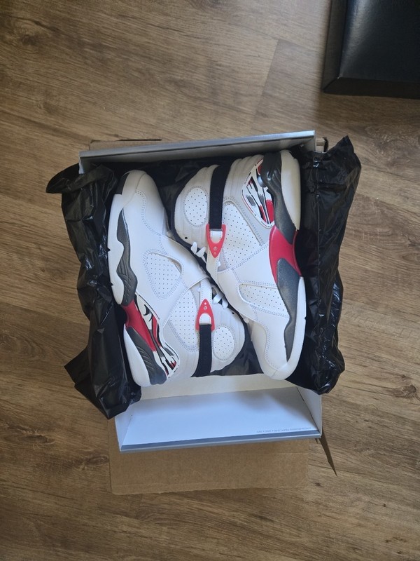 Size 9 – Air Jordan 8 Retro Bugs Bunny