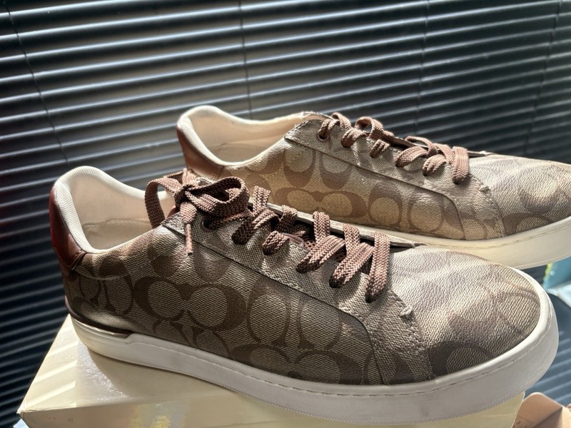 Coach Men’s Signature Logo Low Top Lace-Up Sneakers Brown/Beige