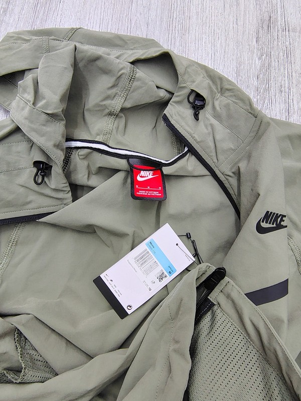 Tech Dri-FIT Woven Full-Zip Windrunner Jacket- M gallery
