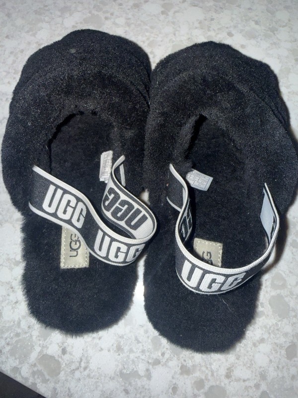 UGG Fluff Yeah Women’s Black Faux Fur Slide Slippers Logo Strap US 10