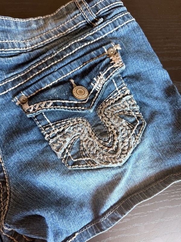 rue21 Embroidered Flap Pocket mini Jean Shorts Size 3/4 gallery