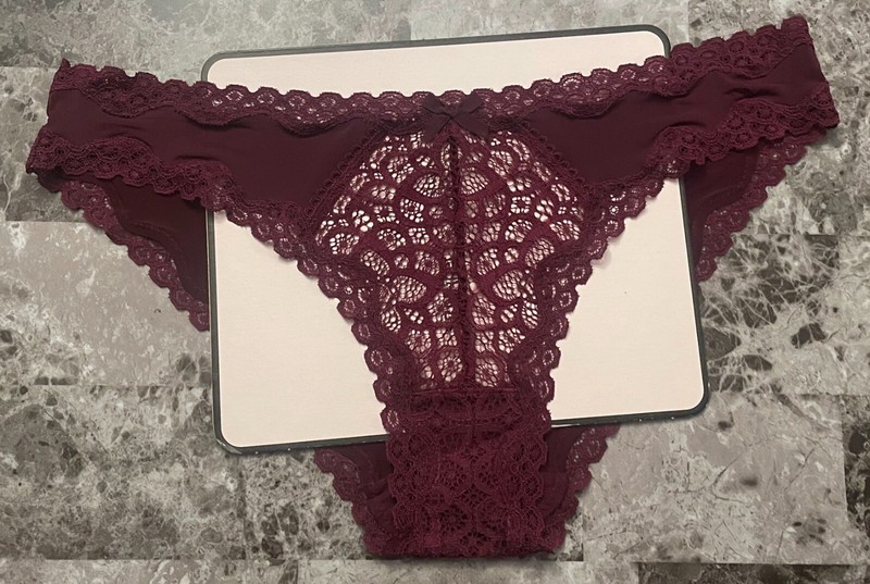 VICTORIA’S SECRET DREAM ANGELS L MAROON SMOOTH FLORAL LACE RARE CHEEKINI PANTIES